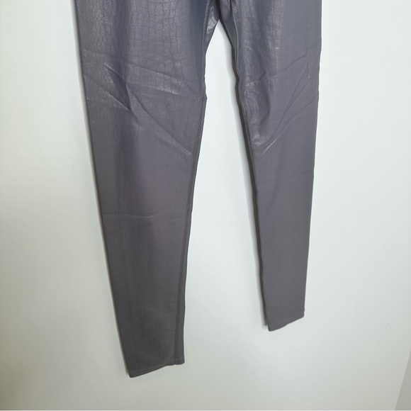 Carbon38 High Rise Full Length Leggings in Crocodile Takara Shine Lynx Grey - Picture 4 of 7